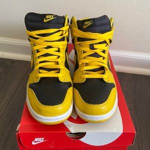 Maize Dunks! No hard creases! 8.5 out of ten!